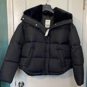 Abercrombie and Fitch Black Oversized Elevated Mini puffer jacket. Size large